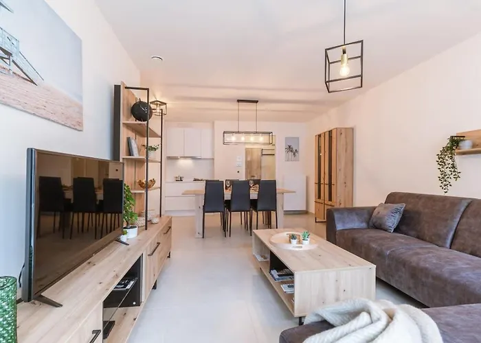 Huswell - Bright Apartment Only 5 Minutes From The Beach
