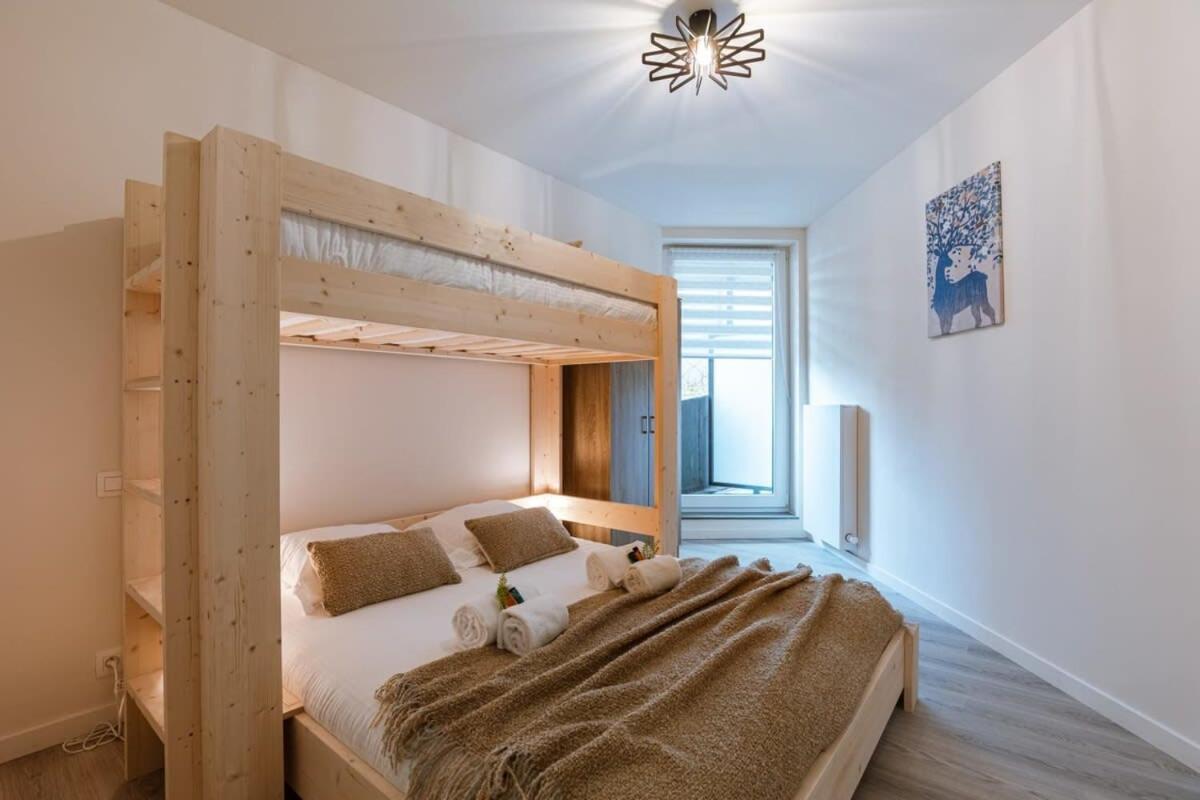 Huswell - Bright Only 5 Minutes From The